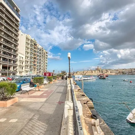 Sea Breeze Seafront With Valletta Views * Sliema