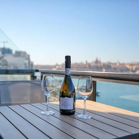 Sea Breeze Seafront With Valletta Views Apartman Sliema