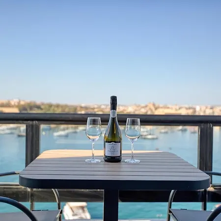 Sea Breeze Seafront With Valletta Views * Sliema