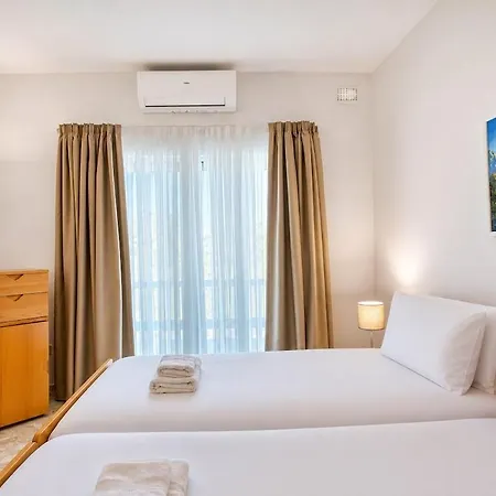 Sea Breeze Seafront With Valletta Views * Sliema