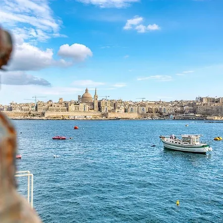 Sea Breeze Seafront With Valletta Views * Sliema