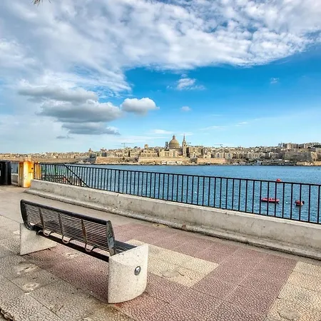Sea Breeze Seafront With Valletta Views Apartman Sliema