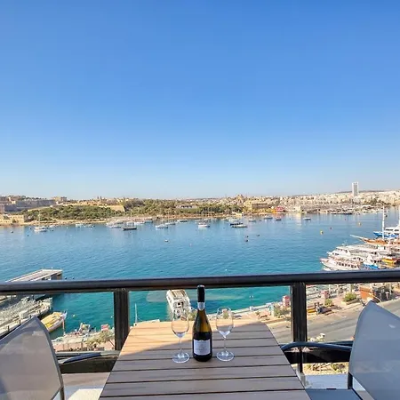 Sea Breeze Seafront With Valletta Views Apartman