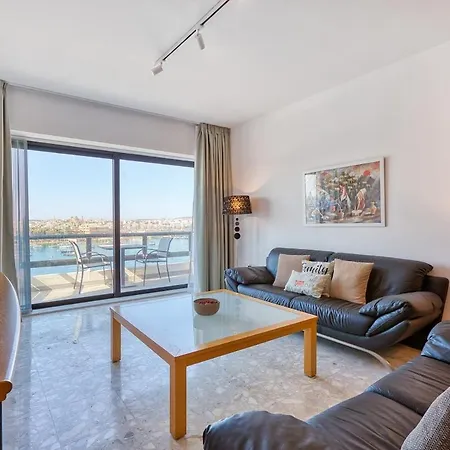 Sea Breeze Seafront With Valletta Views Sliema
