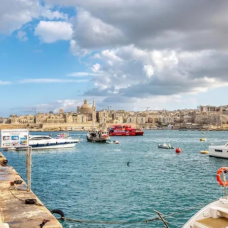 Sea Breeze Seafront With Valletta Views Apartman Sliema